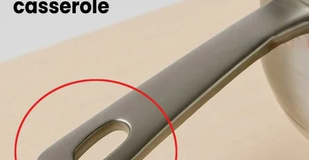 A quoi sert reellement le trou dans la poignee de la casserole.jpg