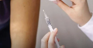 Ces symptomes du vaccin contre la covid 19 peuvent persister pendant des annees apres ladministration du vaccin 1.jpg