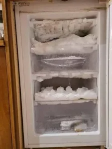 La methode astucieuse pour degivrer votre congelateur faites disparaitre la glace sans avoir a debrancher lappareil 1.jpg