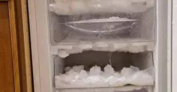 La methode astucieuse pour degivrer votre congelateur faites disparaitre la glace sans avoir a debrancher lappareil 1.jpg