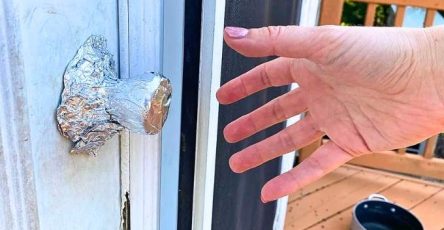 Pourquoi faut il mettre du papier daluminium sur les poignees de porte
